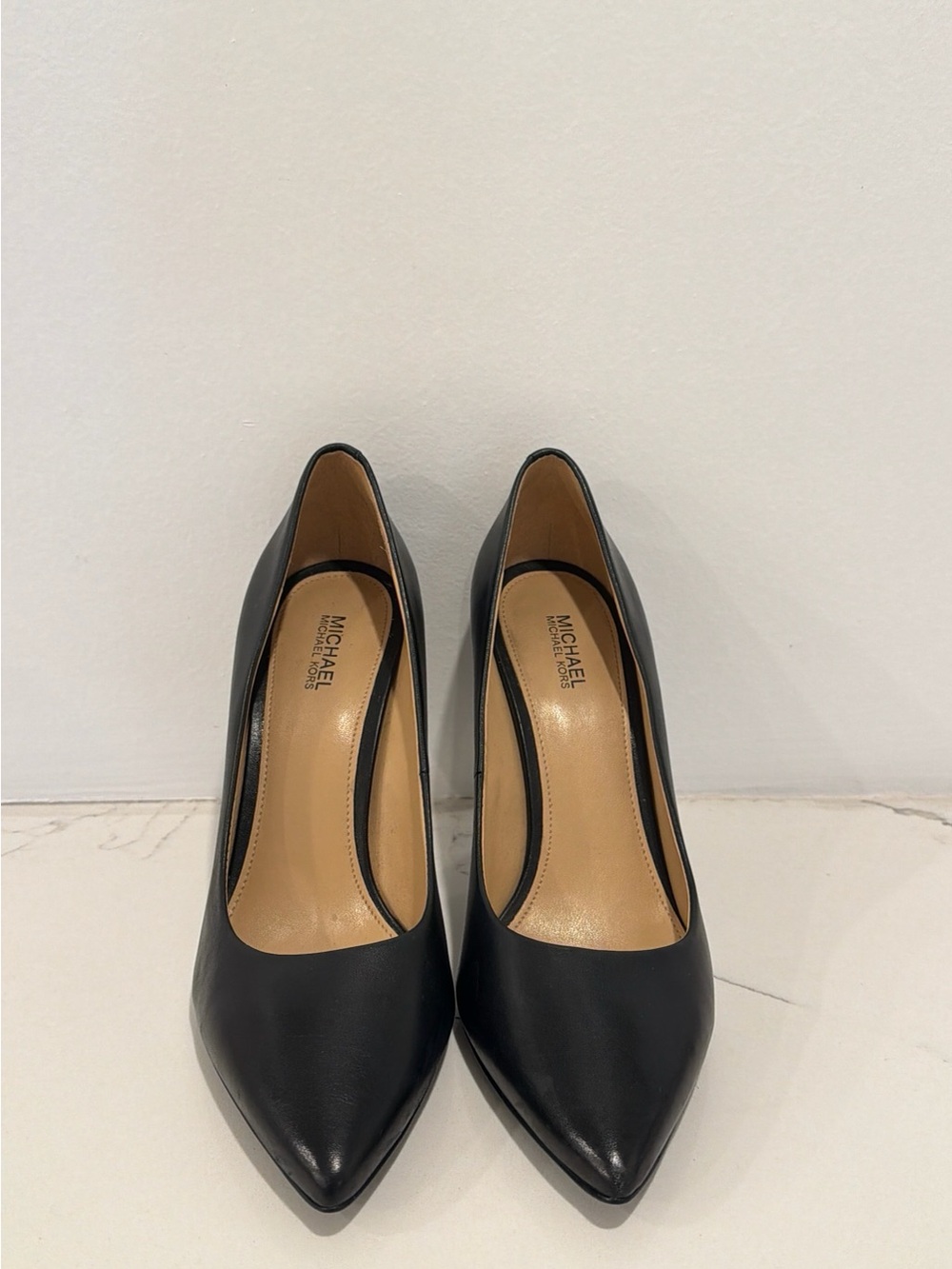 MICHAEL Kors Black Pointed-Toe Leather Claire pumps. Size 7 1/2